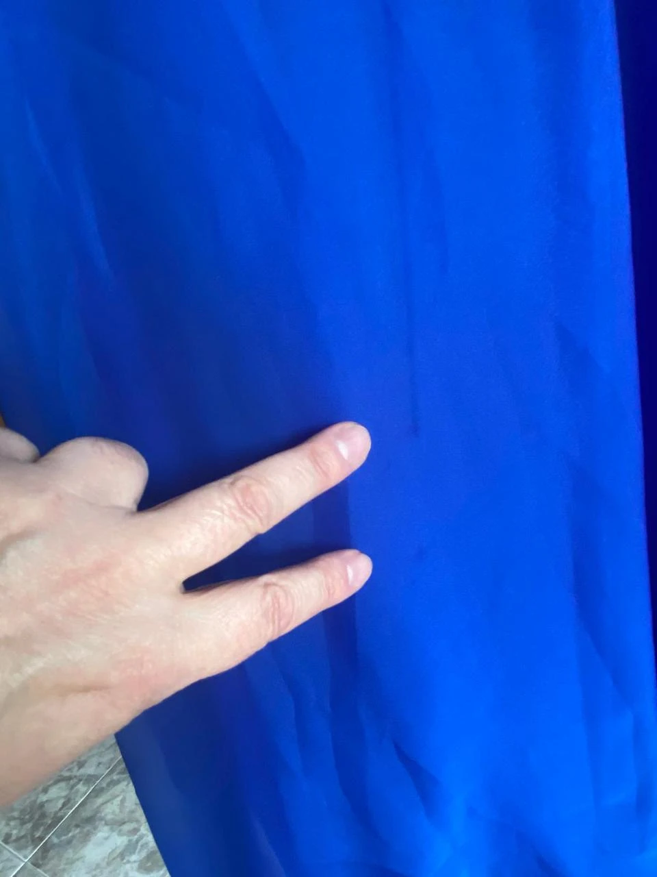 Vestido de festa romântico azul royal, corte "Hi-Lo" com pedrarias. – photo 18